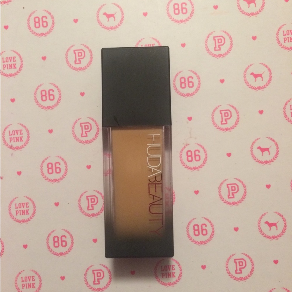 Huda beauty foundation